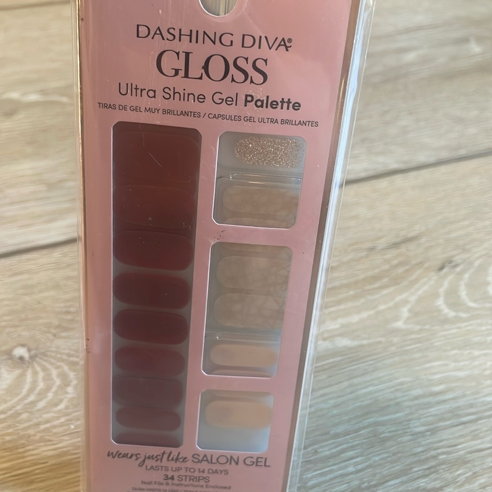New. Dashing diva gloss ultra shine gel palette. Modern matter.  32 nail strips